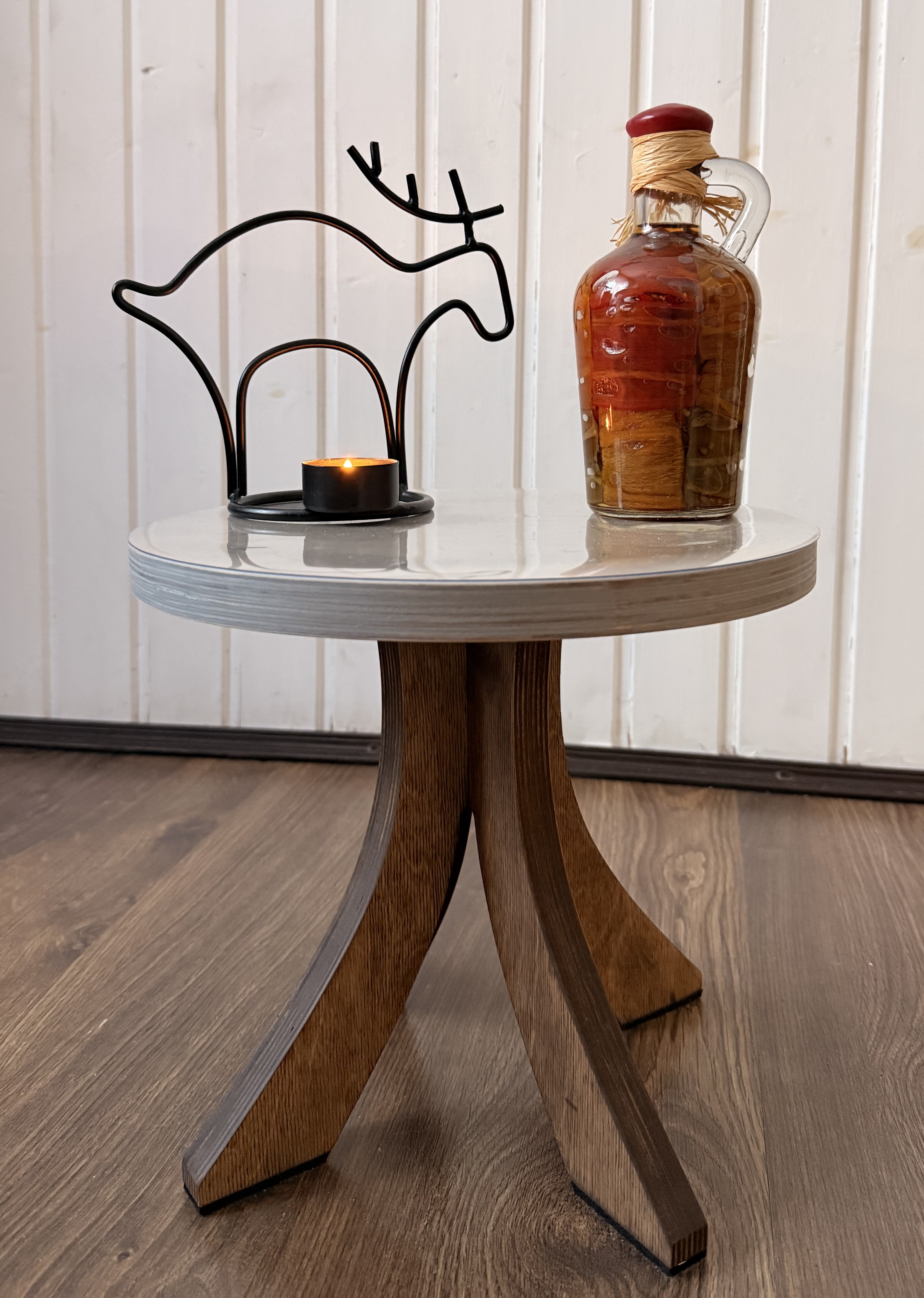 Высота 26,5 см 
Диаметр столешницы 30 см
